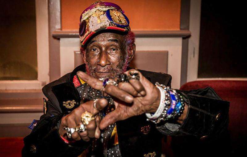 Don Carlos, Eek-A-Mouse ready for the road